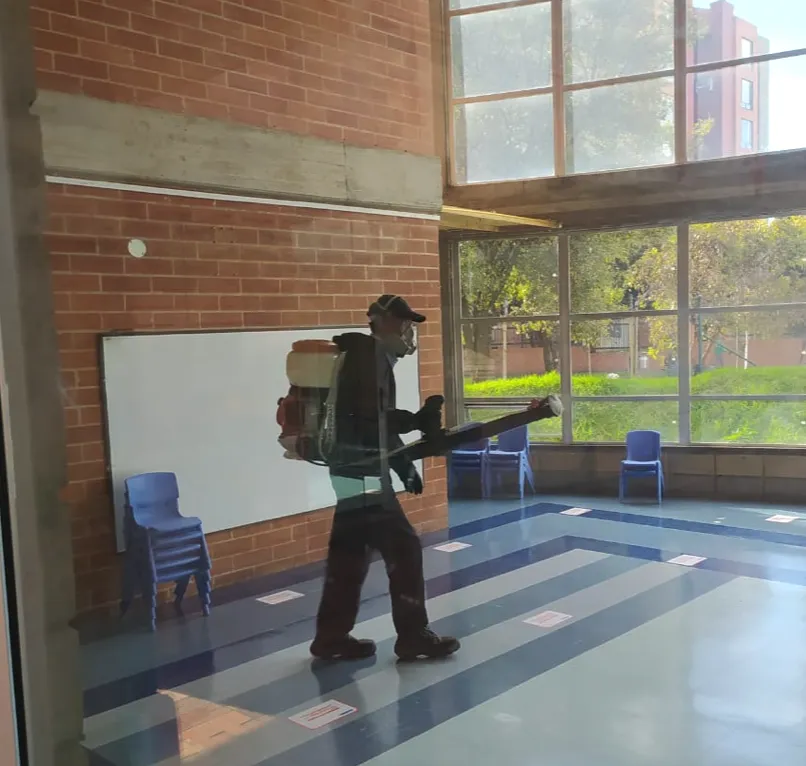 Fumigación en una institución pública